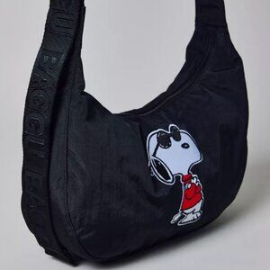 BAGGU Medium Nylon Crescent Bag Peanuts Snoopy UO Exclusive